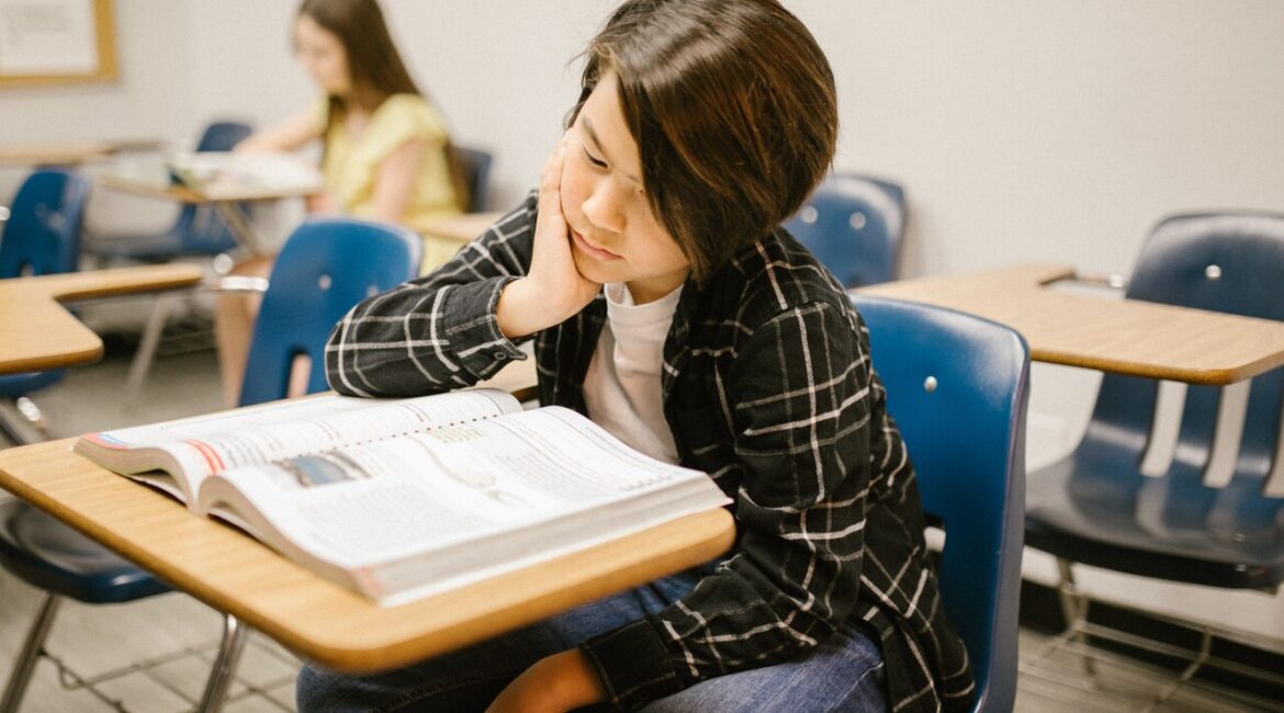 Cultivando Mentes Resilientes: A Urgência de Programas de Saúde Mental nas Escolas